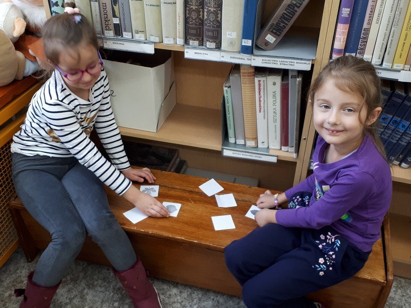 Niezapominajki w bibliotece
